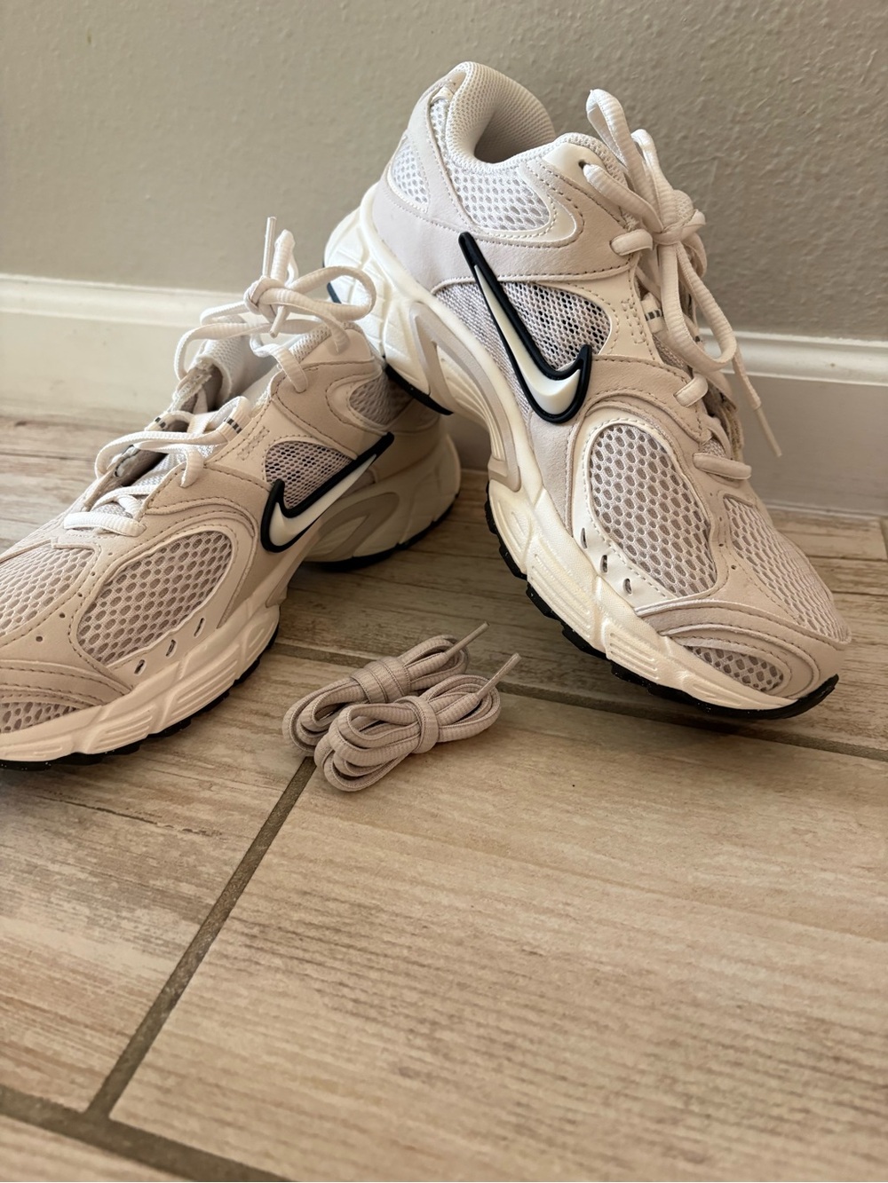 Nike White Cushioned Sneaker Interior with Label